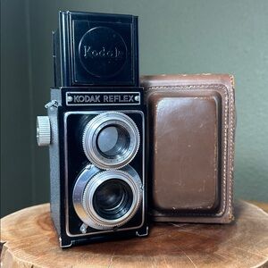 Kodak Reflex TLR with Field Case- Working